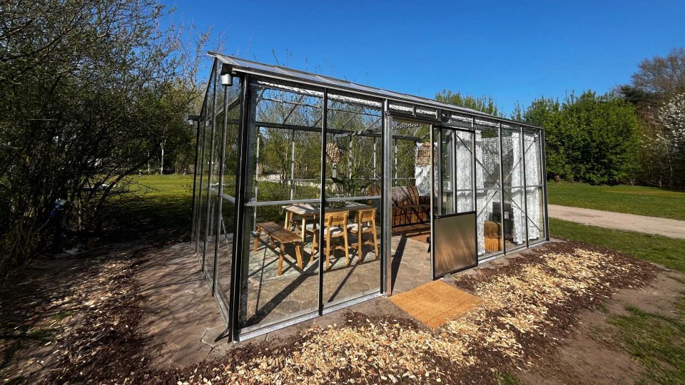 Kampeerplek met kas - Het Goeie Leven